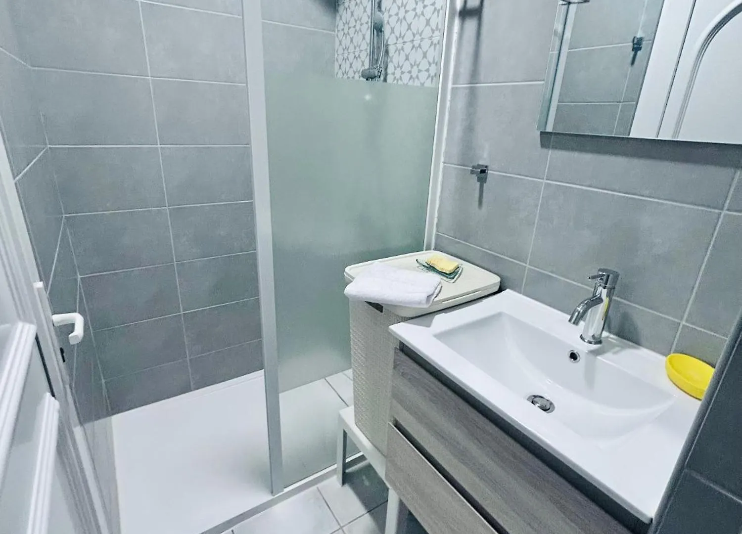 Le Clos De Tanvol - Parking Prive Gratuit- Terrasse Privee - Climatisation - Caravane Airstream Viriat Apartament