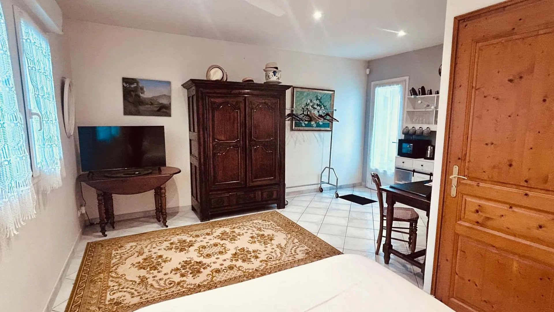 Le Clos De Tanvol - Parking Prive Gratuit- Terrasse Privee - Climatisation - Caravane Airstream Viriat 0*,  Francja