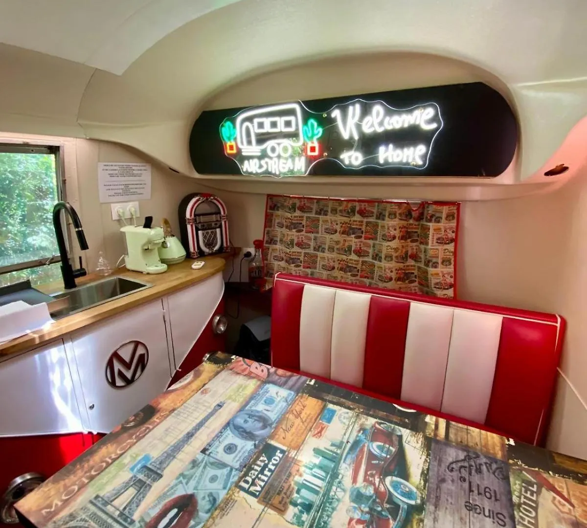 Le Clos De Tanvol - Parking Prive Gratuit- Terrasse Privee - Climatisation - Caravane Airstream Viriat